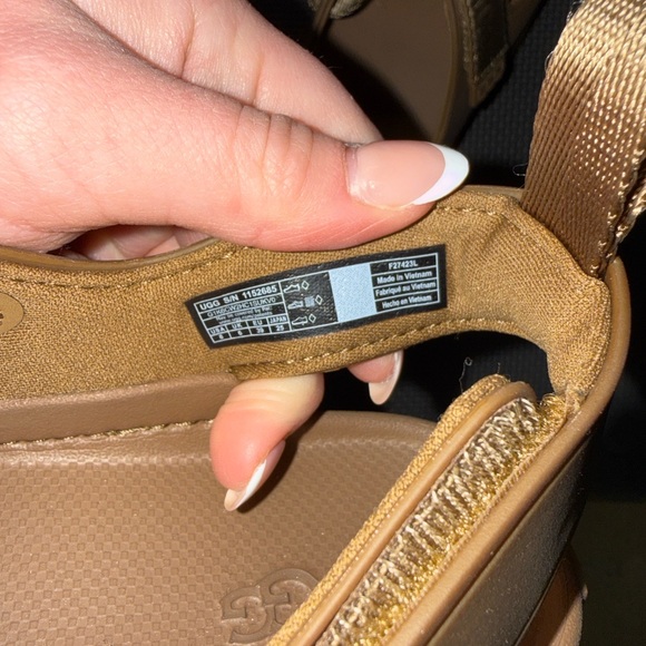 UGG Womens Brown platform Sandals . *never worn* - Picture 3 of 3